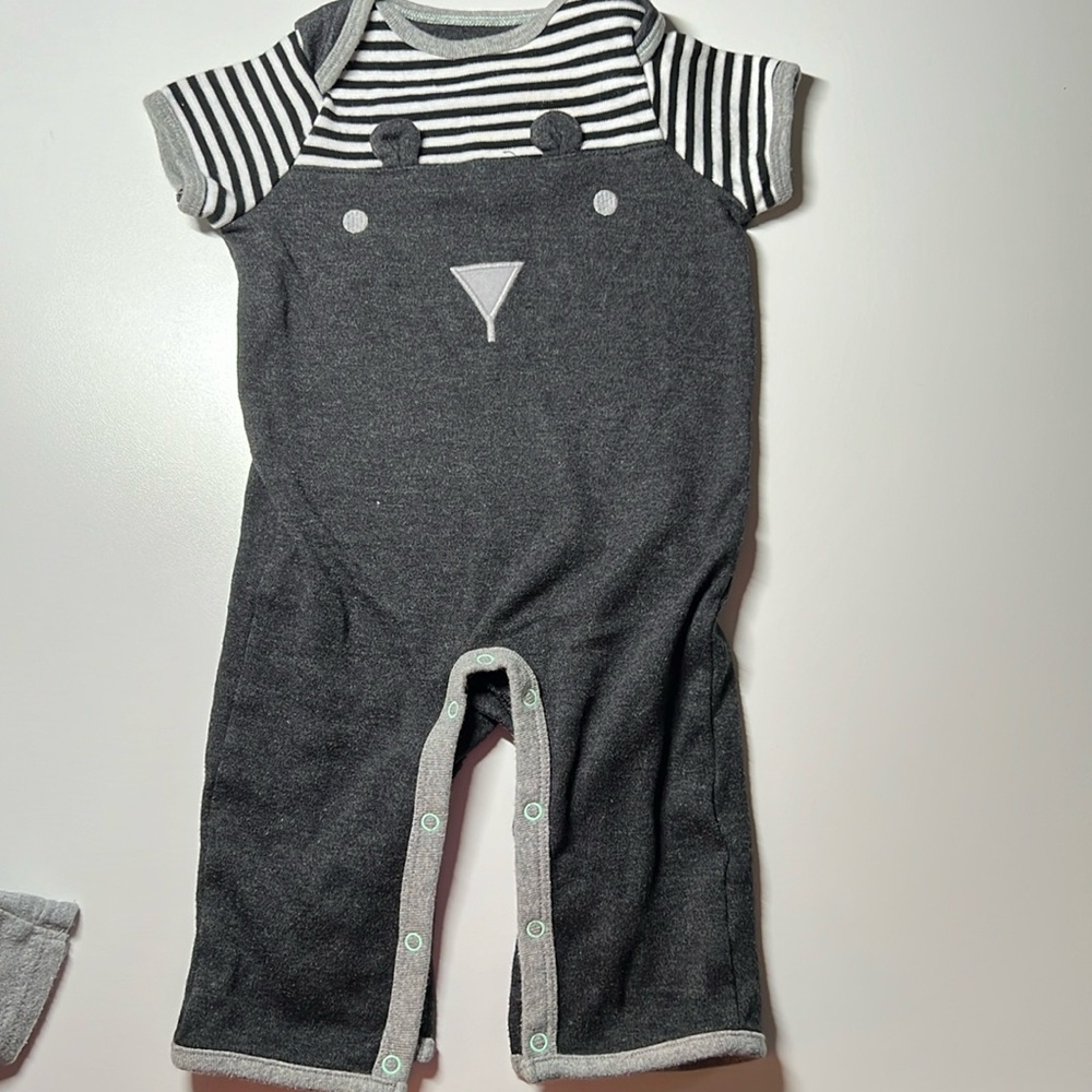 NWOT Cloud Island short sleeve pant bodysuit, size 3-6M. Never worn